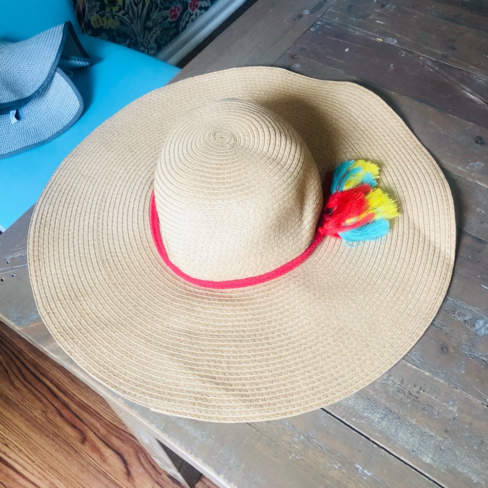 Wide brim Sun hat
